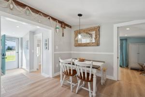 Fotografie z fotogalerie ubytování Riverside Retreat Minutes to Beach Updated Kitchen v destinaci Newburyport