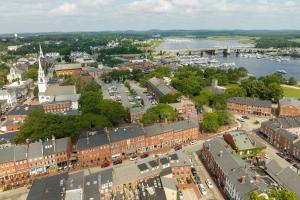 Nespecifikovaný výhled na destinaci Newburyport nebo výhled na město při pohledu z prázdninového domu