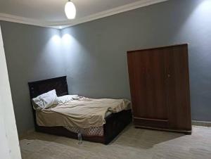 Postel nebo postele na pokoji v ubytování عبق التاريخ هاوس
