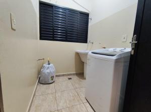 O bucătărie sau chicinetă la Apto Completo - Ar Condicionado e Garagem 01