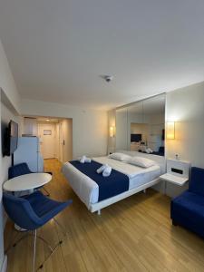 Postel nebo postele na pokoji v ubytování Orbi City Central Luxury Aparthotel - Sea View Suites Batumi