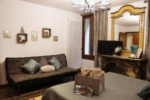 TV o dispositivi per l'intrattenimento presso Suite Haven in Venice with private SPA