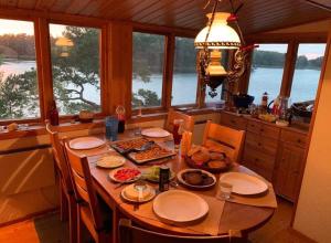 Mad i feriehuset eller i nærheden