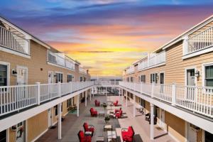 Μπαλκόνι ή βεράντα στο Steps to Beach King Bed Hampton Beach Hideaway