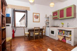Kuchyňa alebo kuchynka v ubytovaní Centralissima Maison di San Francesco, unica e accogliente!