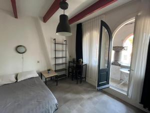 Ένα ή περισσότερα κρεβάτια σε δωμάτιο στο Hotel Galerij +7 φωτογραφίες