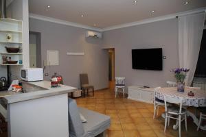 A television and/or entertainment centre at All Suite Colosseo