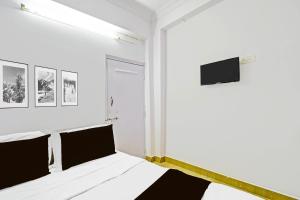 Μια τηλεόραση ή/και κέντρο ψυχαγωγίας στο Hotel O JK Lodge +21 φωτογραφίες