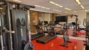 a gym with several treadmills and exercise bikes at Studio Flat Suite Completo 519 in Cotia
