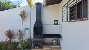 a brick fireplace on the side of a house at Excelente casa 300m2 em Bairro Nobre perto de tudo in Natal