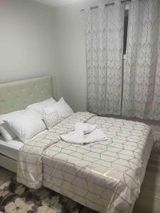 Ένα ή περισσότερα κρεβάτια σε δωμάτιο στο Modern suite in basement Upland