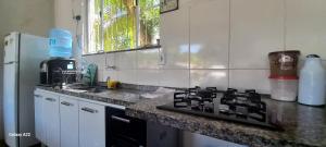 Køkken eller tekøkken på Casa temporada cachoeira grande piabetà