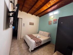 Postel nebo postele na pokoji v ubytování cabaña 83 Santorini