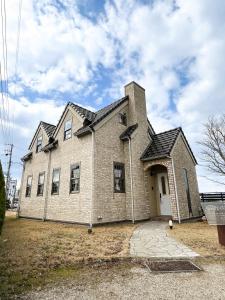 a large brick house with a white door at アンティークス岐阜関 Antiques Gifu Seki in Sekimachi