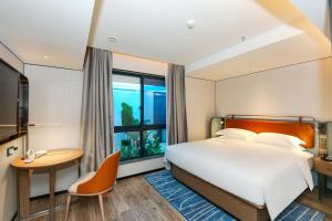 Postel nebo postele na pokoji v ubytování Echarm Hotel Guangzhou Dongpu Financial City Pazhou Convention Center - Free shuttle bus for Canton Fair