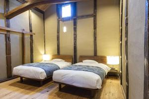 En eller flere senge i et værelse på NIPPONIA 福住 宿場町