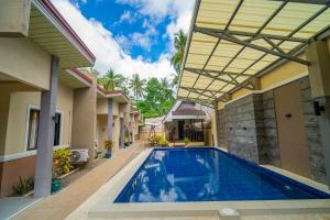 Bazén v ubytování Mifaña Suites - Panglao Island nebo v jeho okolí