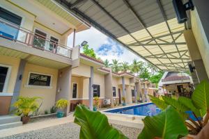 Bazén v ubytování Mifaña Suites - Panglao Island nebo v jeho okolí