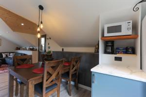 Imagen de la galería de "NEWLY BUILT HOME" on 5 acres by the beach, en Nelson 44 fotos más