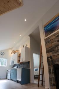 Imagen de la galería de "NEWLY BUILT HOME" on 5 acres by the beach, en Nelson