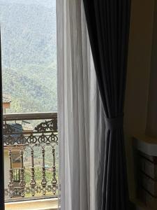 Nespecifikovaný výhled na hory nebo výhled na hory při pohledu z hotelu