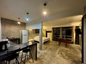 a room with a bed and a kitchen with a table at Very quiet in Isla Mujeres