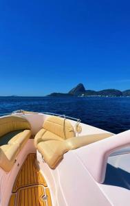 Naturlandskabet i nærheden af båden