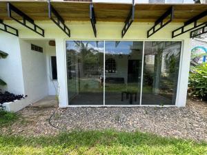Κήπος έξω από το Casa Tropical Starlink