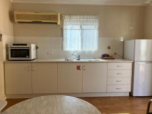 Cuina o zona de cuina de Cloncurry Caravan Park Oasis
