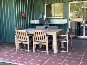 Foto de la galeria de Cloncurry Caravan Park Oasis a Cloncurry