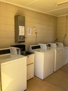 Foto de la galeria de Cloncurry Caravan Park Oasis a Cloncurry
