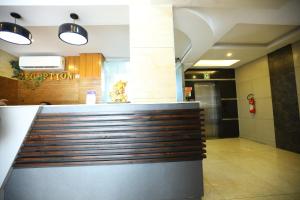 Hotel Starlight Chennai near DLF,L&T,Miot,Tradecenter,Ramachandra medical coll大厅或接待区