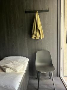 เตียงในห้องที่ Capsula in het Bos