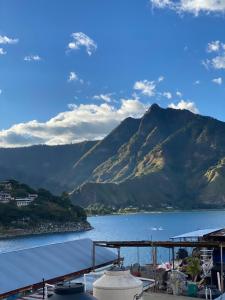 a view of a lake with mountains in the background at Casa con vista al lago y parqueo en la zona viva in San Pedro La Laguna