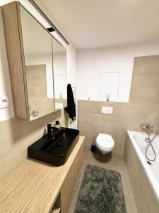 Koupelna v ubytování Luxury Studio - 2 min from Airport - New build - Free Parking