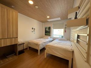 a room with two beds and a window at Sejong Cheongjajang Complex Cultural Space in Sedong-ni