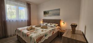 Posteľ alebo postele v izbe v ubytovaní APARTMAN KATY