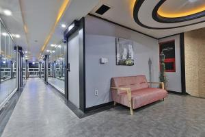 Gallery image of Busan Gangseo Sinhodong Business Hotel in Busan