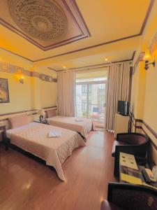 Postel nebo postele na pokoji v ubytování BI SAIGON Hotel - BUI VIEN WALKING STREET