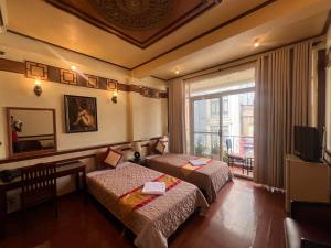 Postel nebo postele na pokoji v ubytování BI SAIGON Hotel - BUI VIEN WALKING STREET