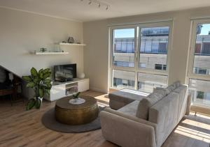 Posezení v ubytování Zentrales, modernes Apartment mit Balkon, Küche & Garage