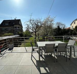 a table and chairs sitting on top of a patio at Maison 5 personnes in Lutterbach