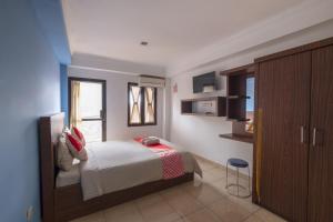 Кровать или кровати в номере Hotel O Cibubur Near Cibubur Junction Formerly Comfort Residence
