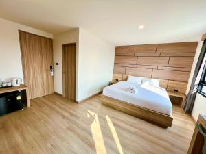 Postel nebo postele na pokoji v ubytování เวลโกรว์ โฮเทล - Wellgrow Hotel