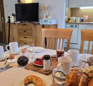 Φαγητό σε αυτό το διαμέρισμα ή κάπου εκεί κοντά