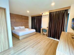 Postel nebo postele na pokoji v ubytování เวลโกรว์ โฮเทล - Wellgrow Hotel
