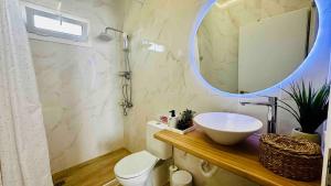 Kúpeľňa v ubytovaní Boho Nomad Seaview Detached House + 37 fotografií