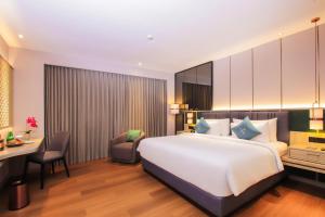 Postel nebo postele na pokoji v ubytování FUGO Hotel Banjarmasin
