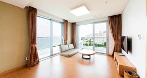 TV a/nebo společenská místnost v ubytování Kumho Jeju Resort