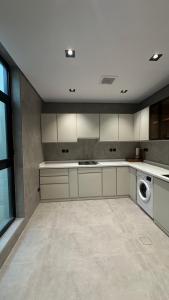Dapur atau dapur kecil di شقه بتصميم فندقي